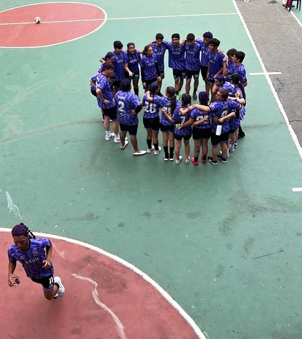 Partido de fútbol de 4to contra 5to