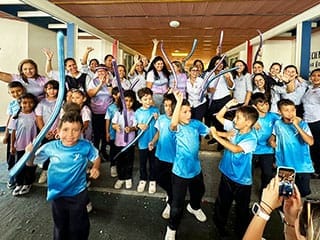 Celebrando la graduación de preescolar en el Colegio Yale