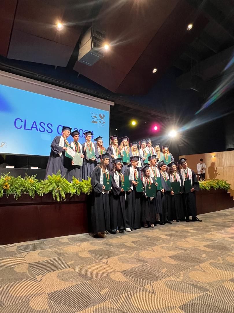 Graduacion 2024 Graduacion 2024 Colegio Yale